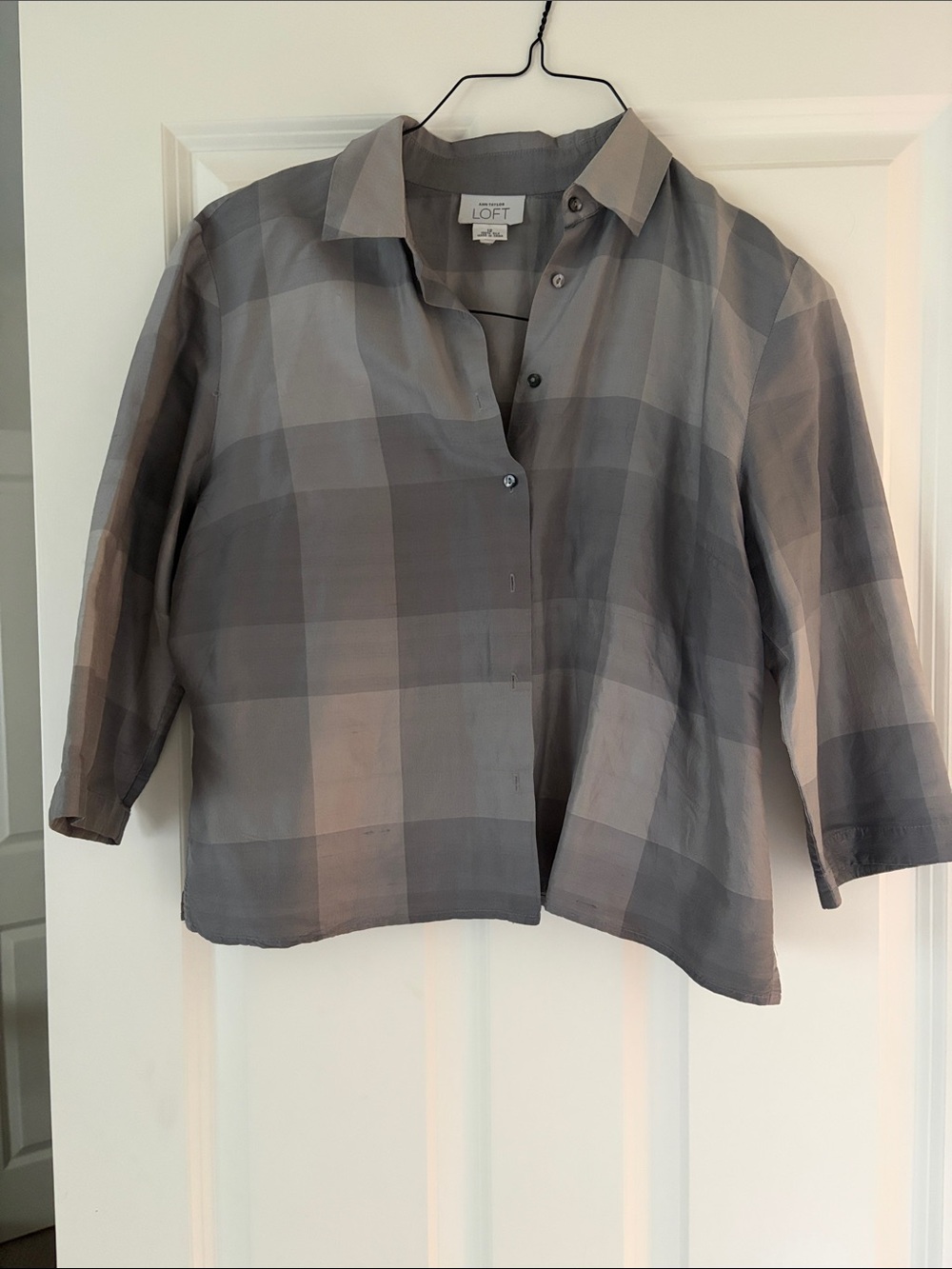 LOFT Gray Plaid Relaxed Slightlt Cropped Button-Front Shirt - 100% Silk.